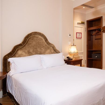 Ebel Boutique Hotel Tirana Exterior photo
