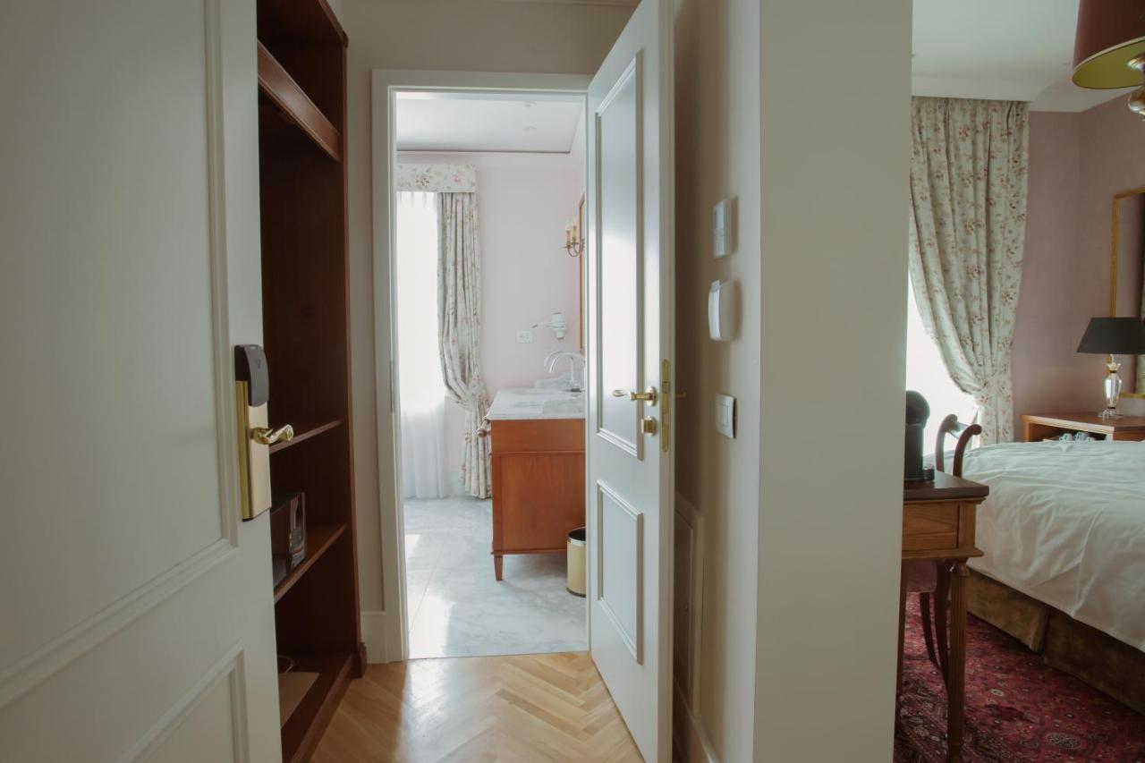 Ebel Boutique Hotel Tirana Exterior photo