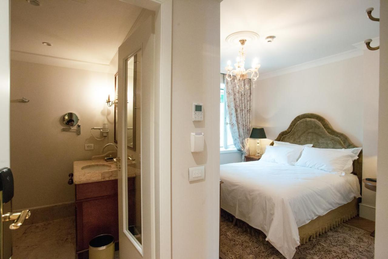 Ebel Boutique Hotel Tirana Exterior photo