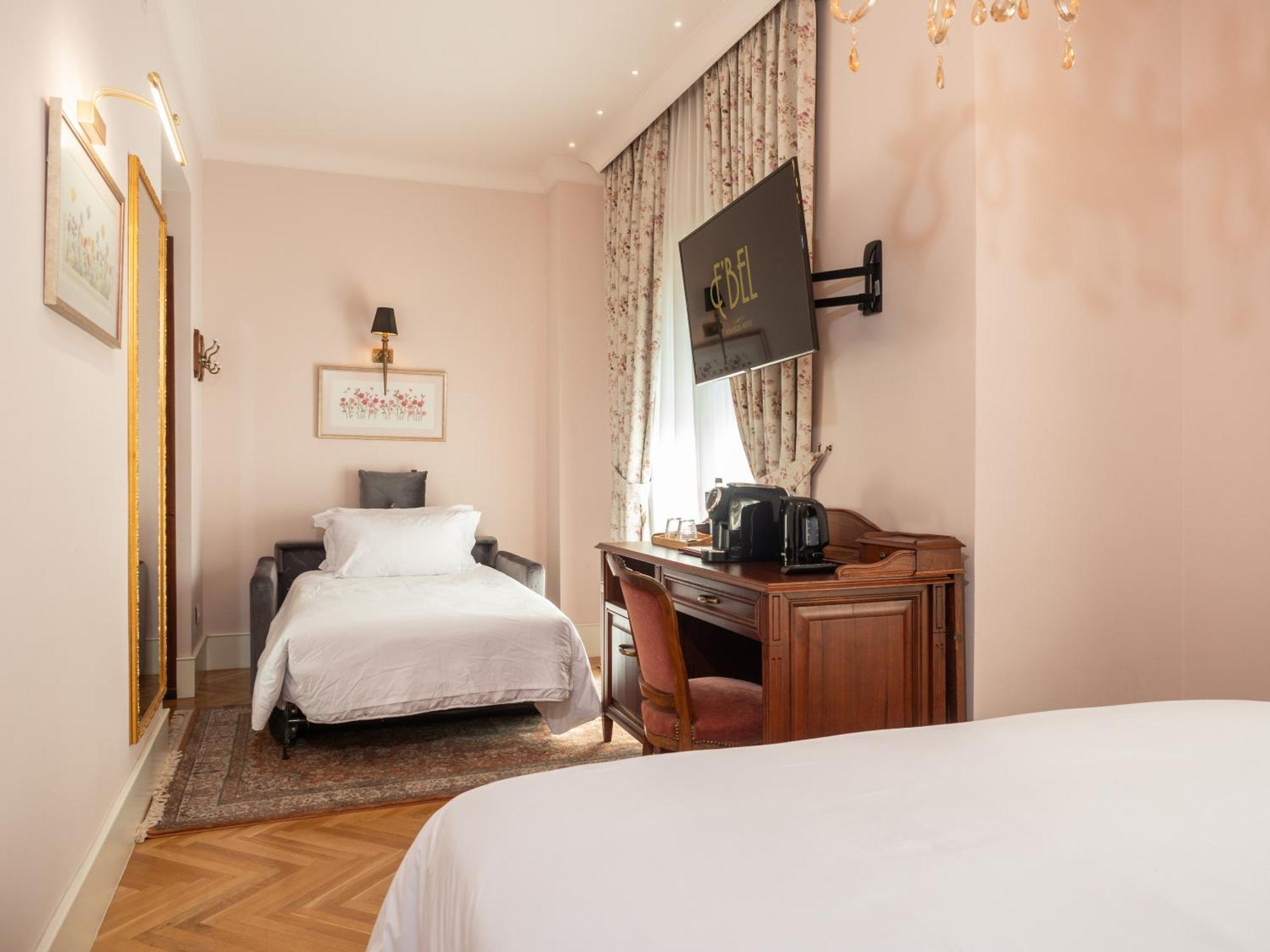 Ebel Boutique Hotel Tirana Exterior photo