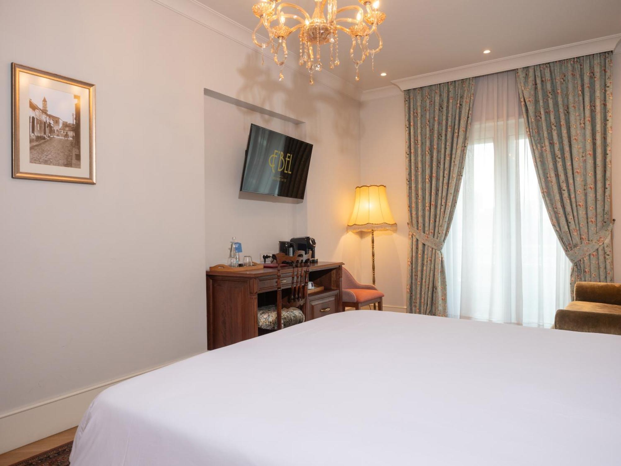 Ebel Boutique Hotel Tirana Exterior photo