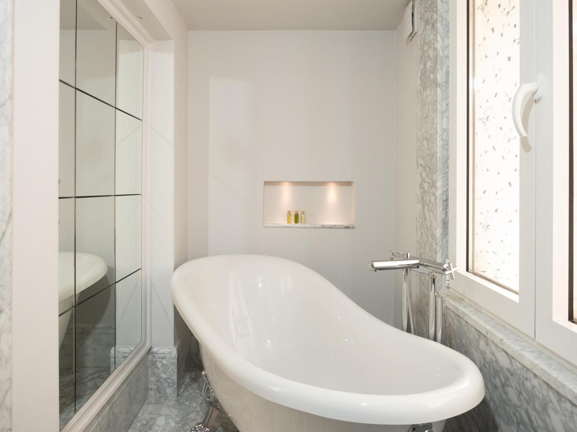 Ebel Boutique Hotel Tirana Exterior photo
