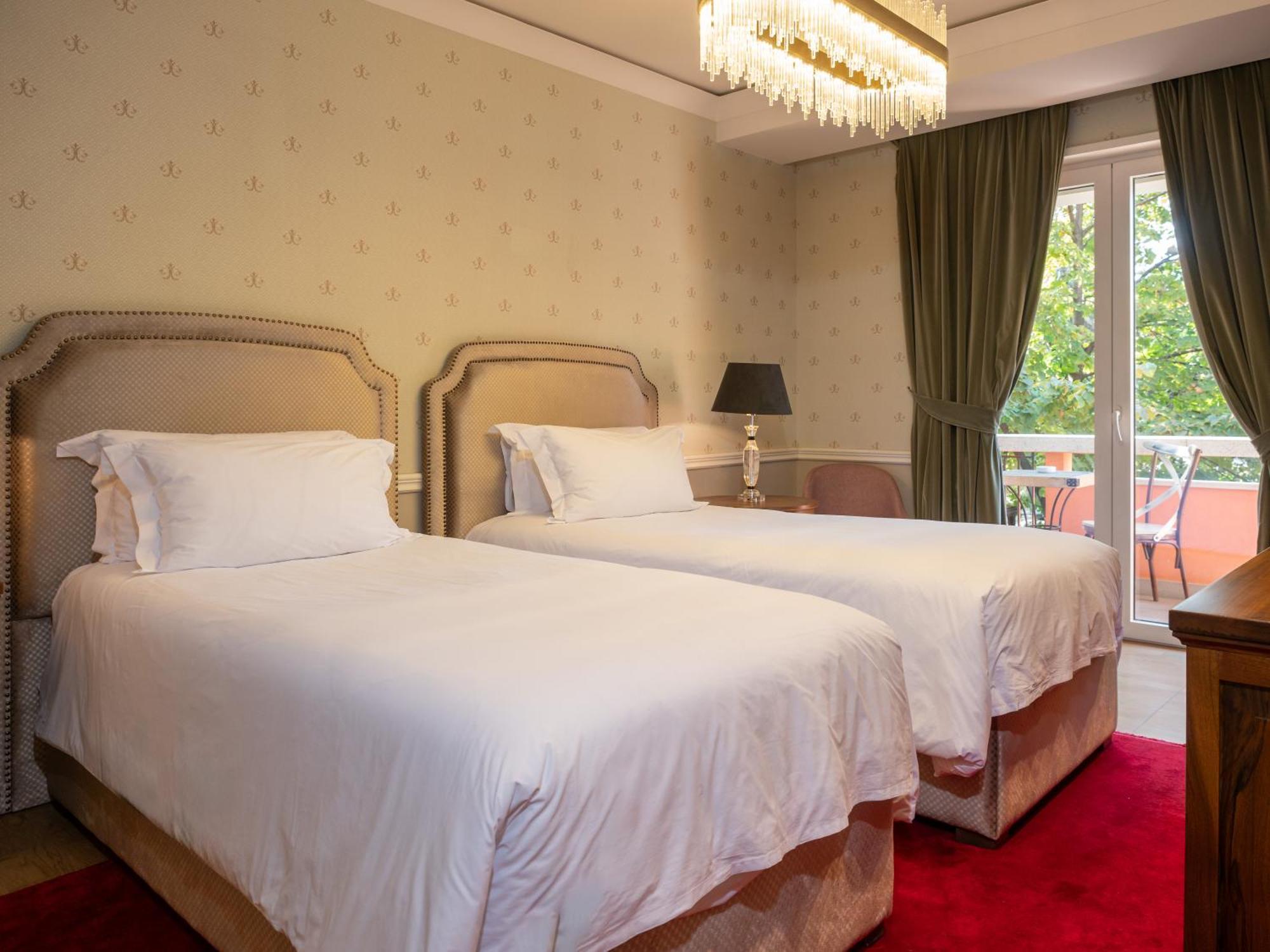 Ebel Boutique Hotel Tirana Exterior photo