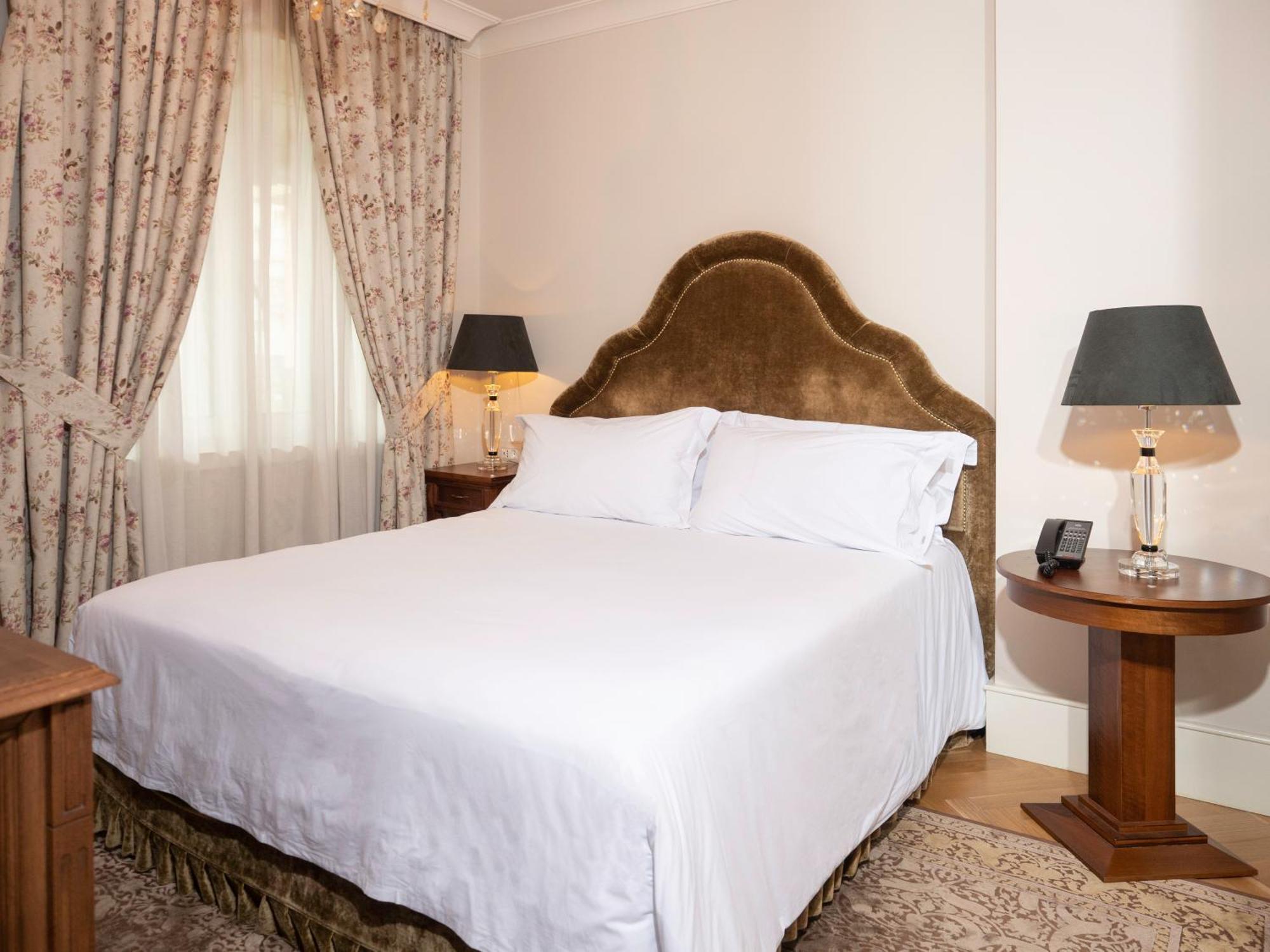 Ebel Boutique Hotel Tirana Exterior photo
