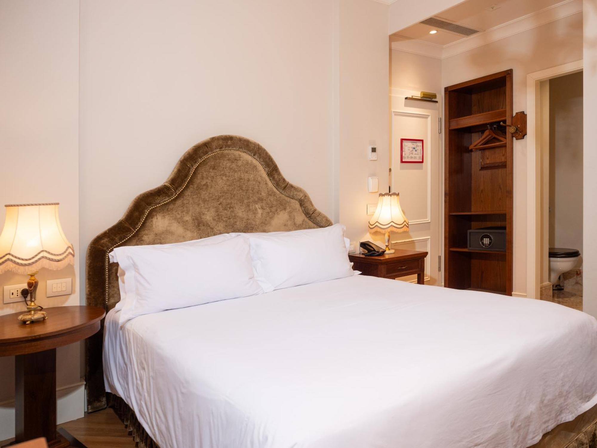 Ebel Boutique Hotel Tirana Exterior photo