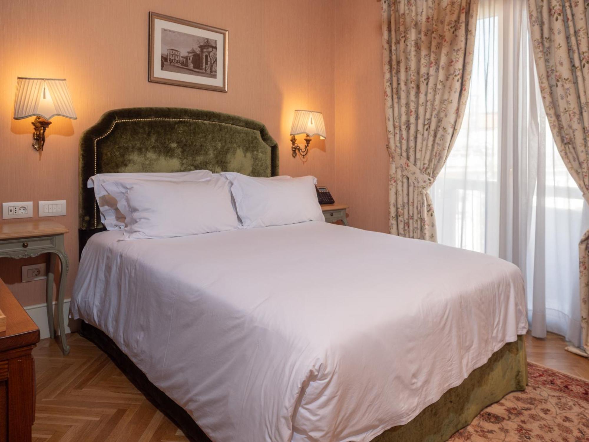Ebel Boutique Hotel Tirana Exterior photo